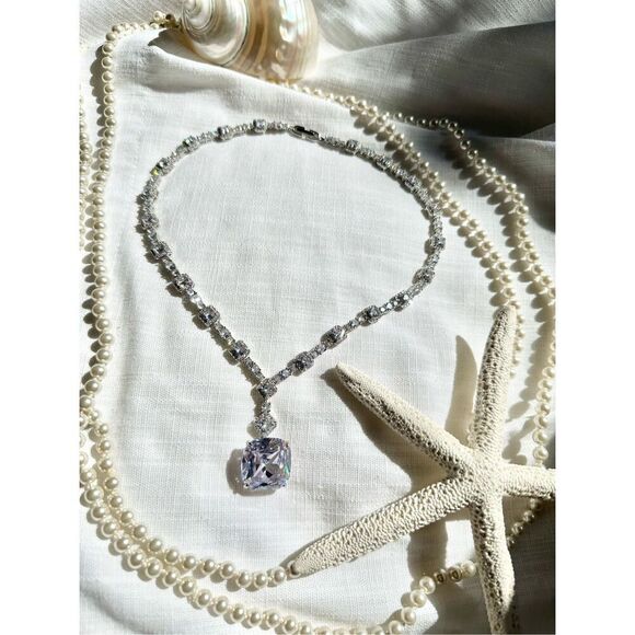 Stunning cushion cut cubic zirconia statement necklace - Picture 10 of 15